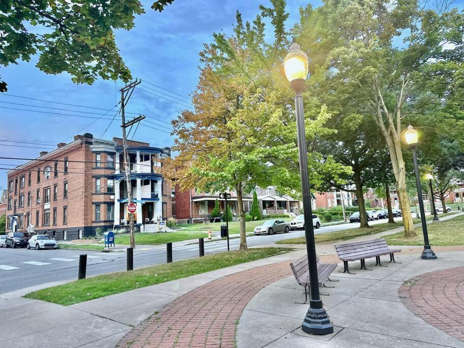 The Warhola Bloomfield By Luxe Pgh Apartment *